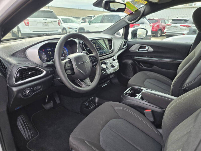 2024 Chrysler Pacifica Touring