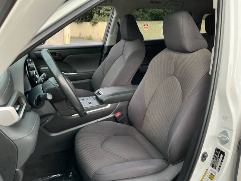 2022 Toyota Highlander LE