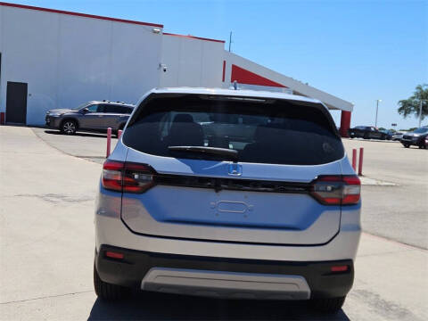 2023 Honda Pilot EX-L w/Rear Captain's Chairs