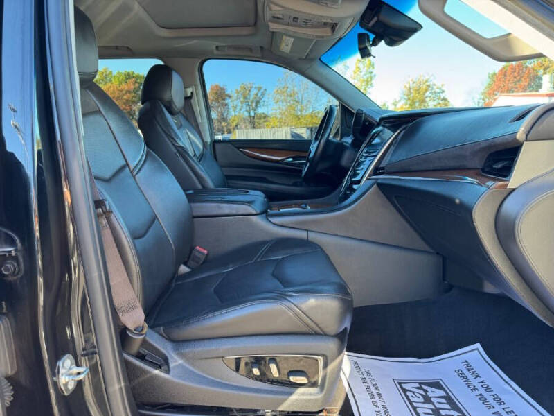 2017 Cadillac Escalade Luxury