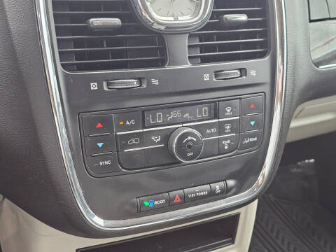 2016 Chrysler Town and Country Touring