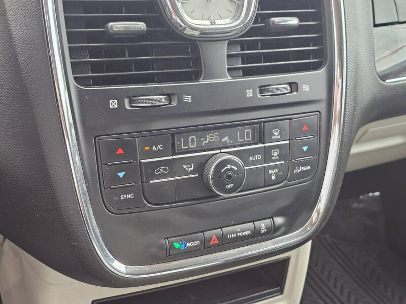 2016 Chrysler Town and Country Touring