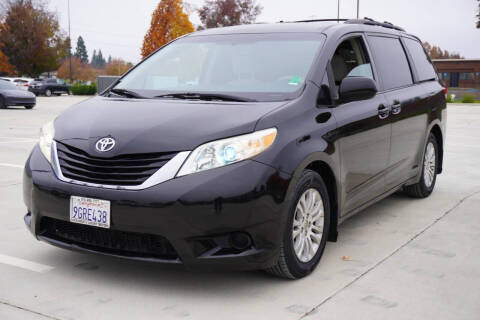 2013 Toyota Sienna LE 7-Passenger Auto Access Seat