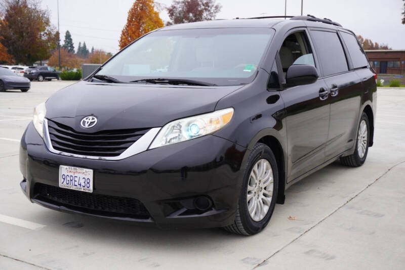 2013 Toyota Sienna LE 7-Passenger Auto Access Seat