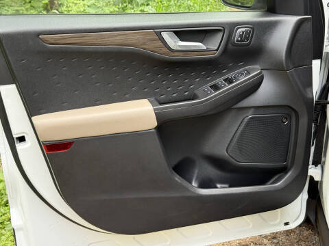 2020 Ford Escape Titanium