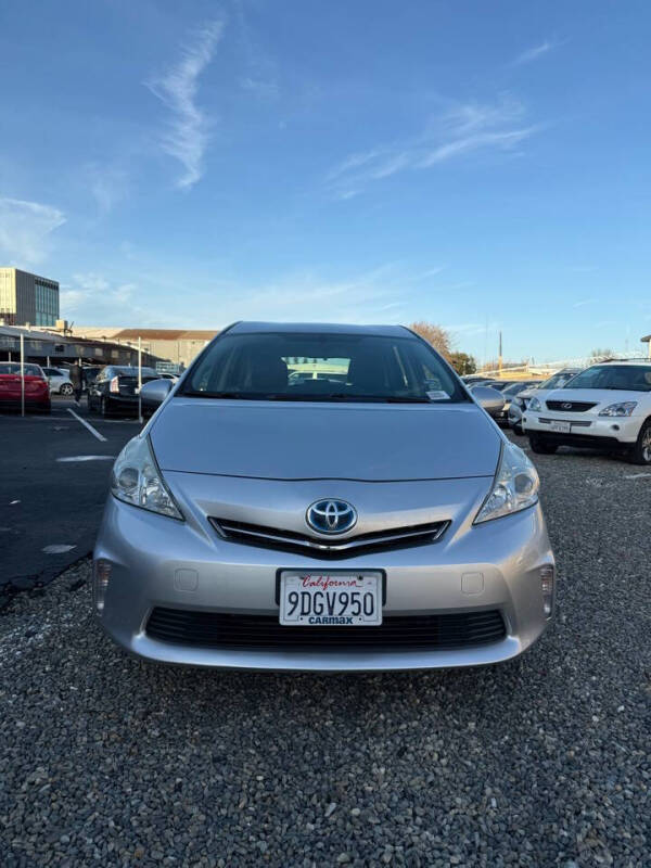 2013 Toyota Prius v Three