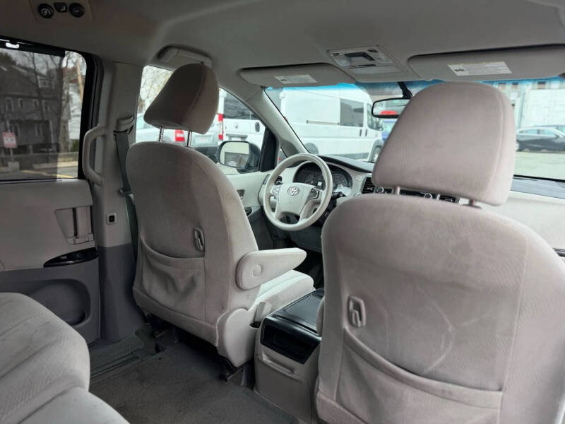 2012 Toyota Sienna