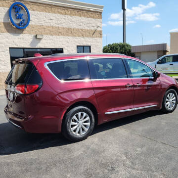 2017 Chrysler Pacifica Touring-L