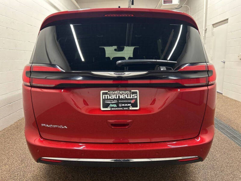 2025 Chrysler Pacifica Select
