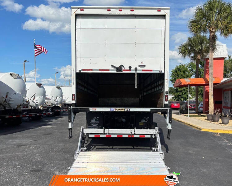2018 Freightliner M2 106
