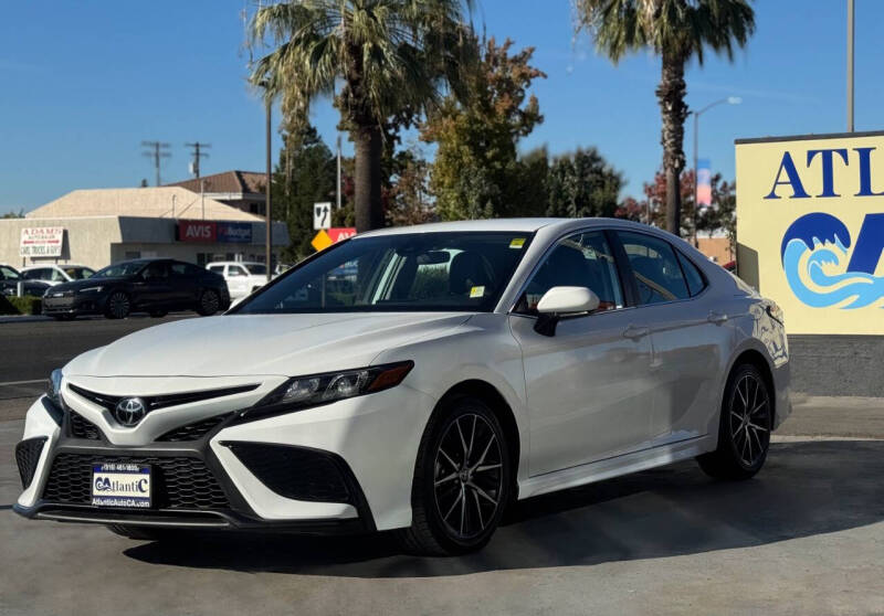 2023 Toyota Camry SE's photo