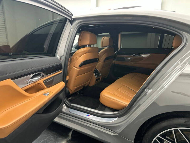 2021 BMW 7 Series 740i