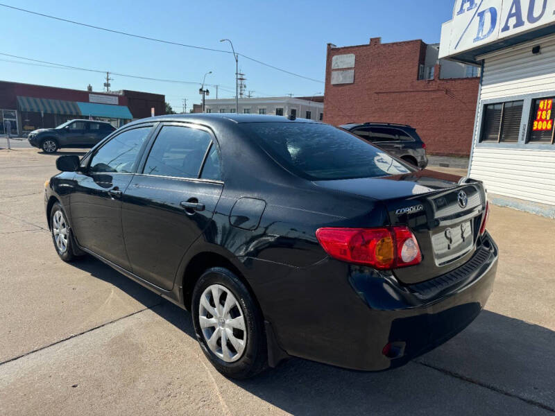 2009 Toyota Corolla LE photo 9