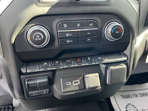 2024 Chevrolet Silverado 1500 Custom