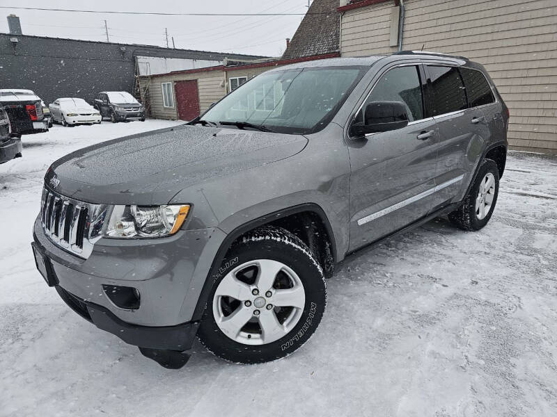 2013 Jeep Grand Cherokee for sale at 1-800 Get A Car in Mount Clemens MI