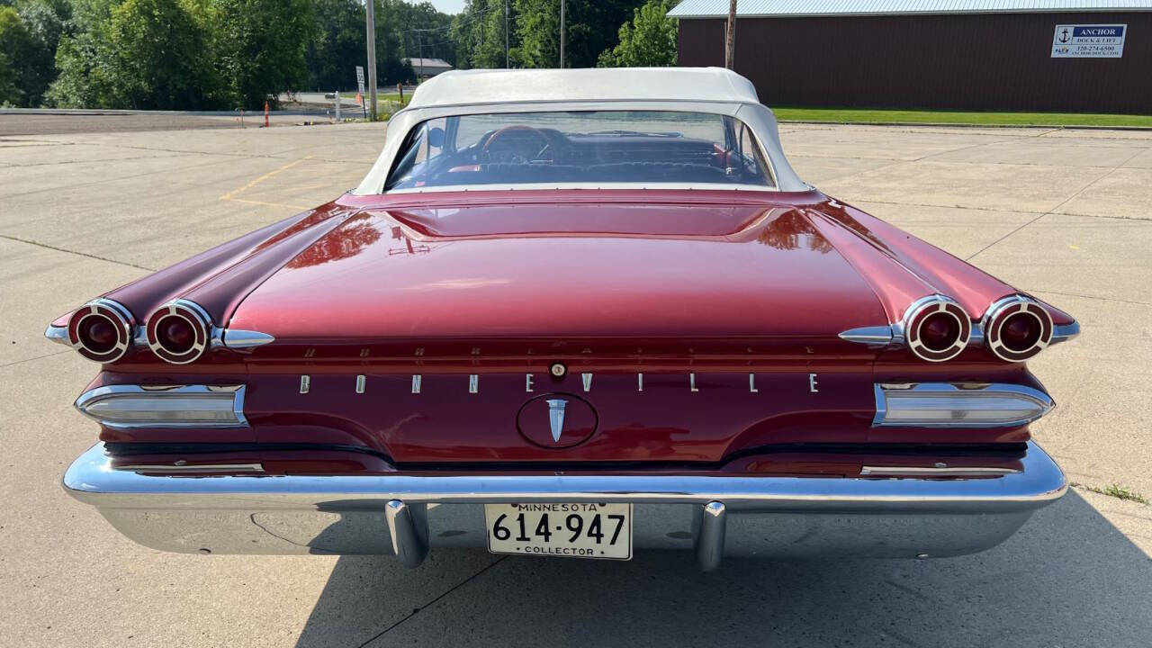 1960 Pontiac Bonneville 26