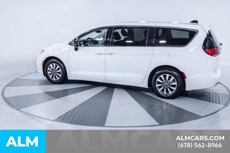 2024 Chrysler Pacifica Plug-In Hybrid Select