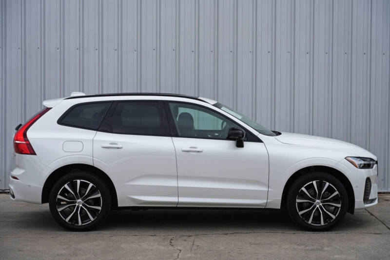 2024 Volvo XC60 B5 Plus Dark Theme