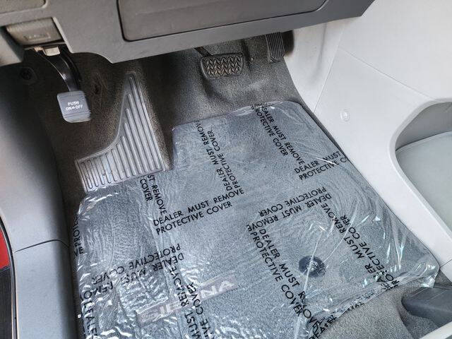 2017 Toyota Sienna LE 8-Passenger