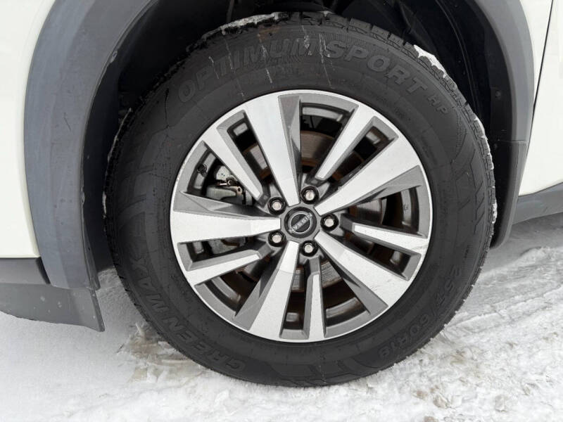 2023 Nissan Pathfinder SL