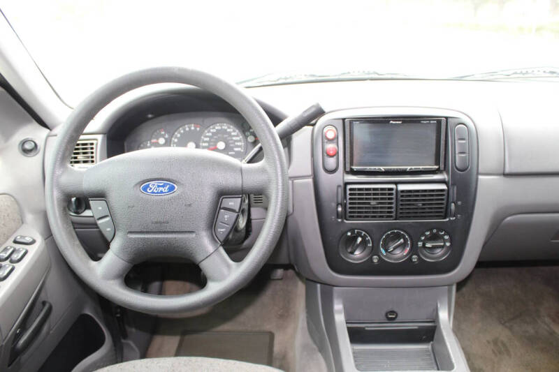 2004 Ford Explorer XLS