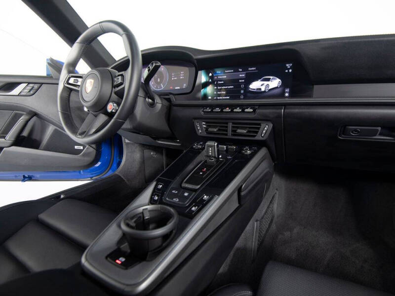 2025 Porsche 911 Carrera