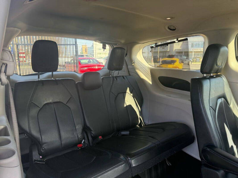 2021 Chrysler Pacifica Touring L