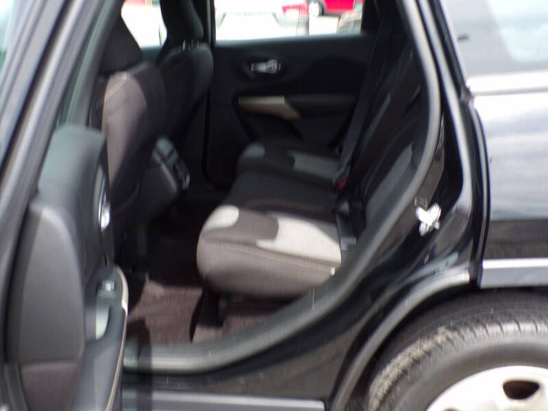 2017 Jeep Cherokee Sport