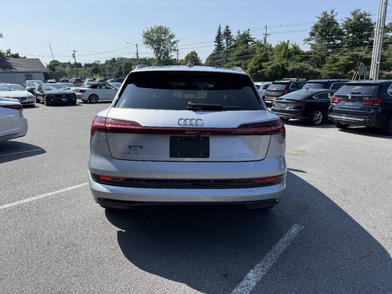 2021 Audi e-tron quattro Premium