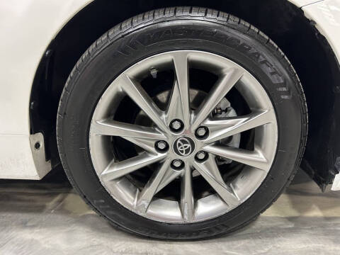 2016 Toyota Prius v Five