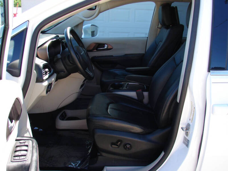 2017 Chrysler Pacifica Touring-L Plus