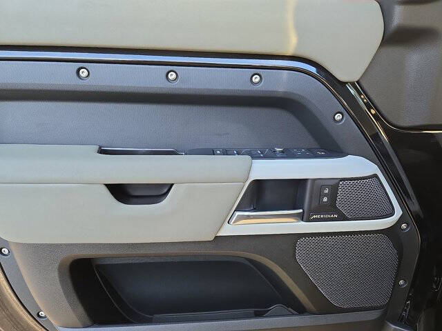 2020 Land Rover Defender 110 SE