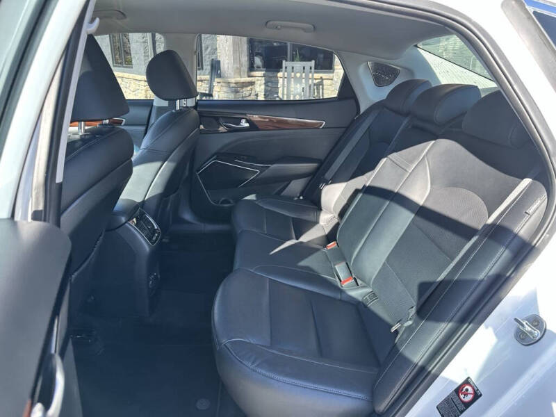 2017 Kia Cadenza Premium