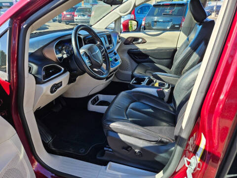 2017 Chrysler Pacifica Touring-L