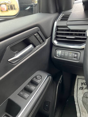 2025 GMC Acadia Elevation