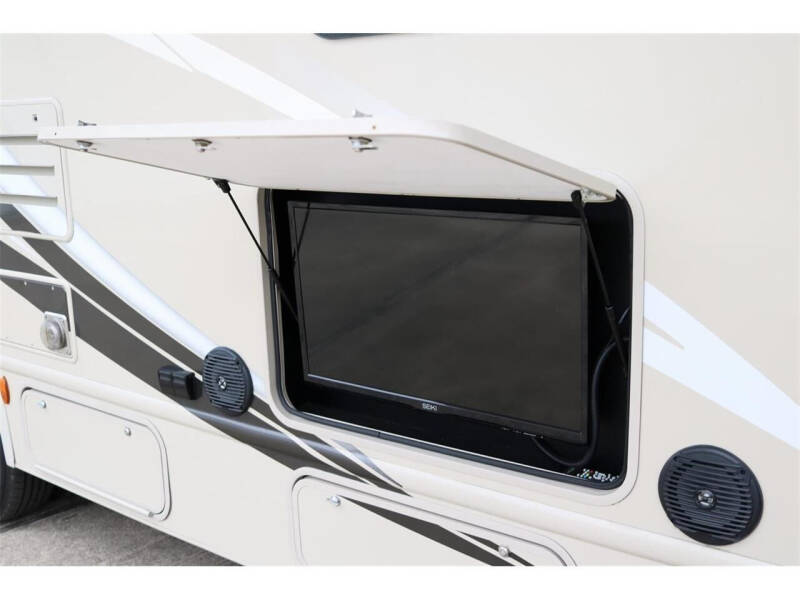 2017 Thor Motor Coach Chateau