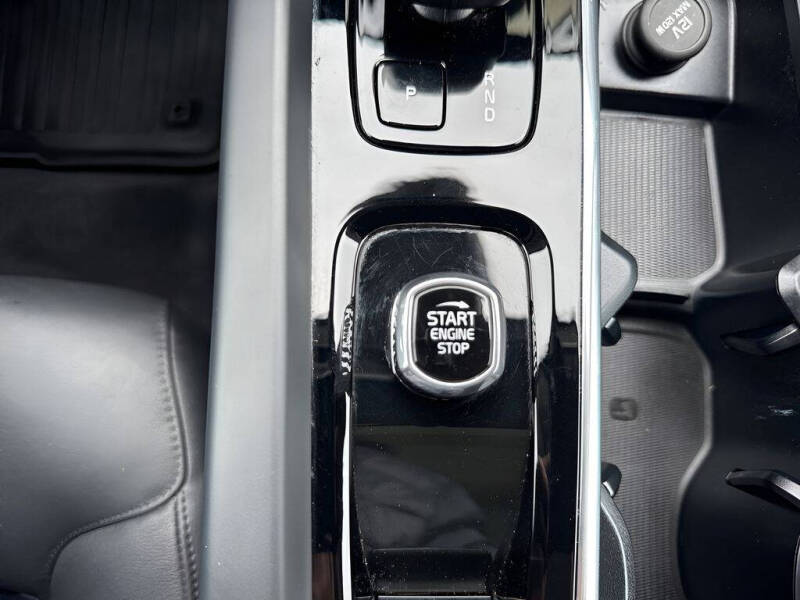 2024 Volvo XC60 B5 Core Dark Theme