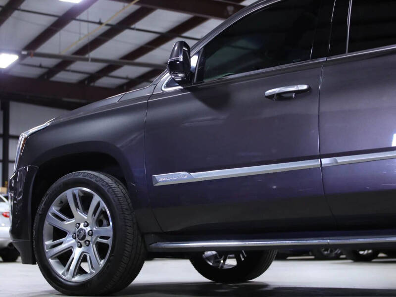 2017 Cadillac Escalade Luxury