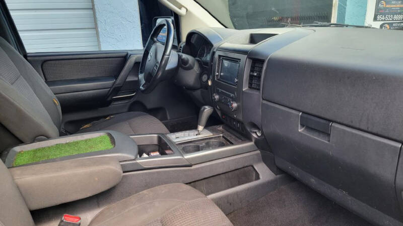 2012 Nissan Titan SV