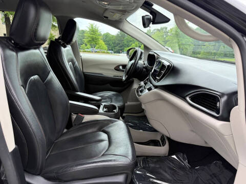 2017 Chrysler Pacifica Touring-L