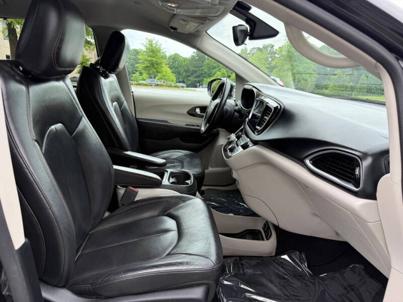 2017 Chrysler Pacifica Touring-L