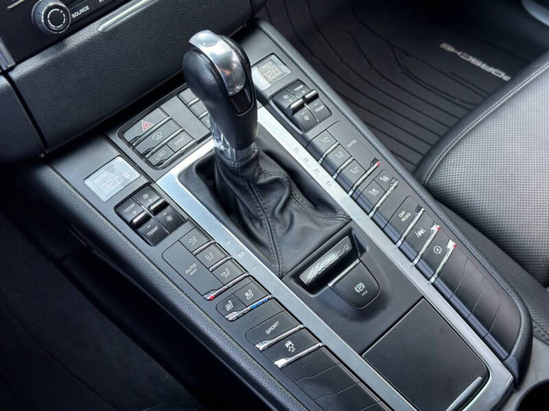 2017 Porsche Macan