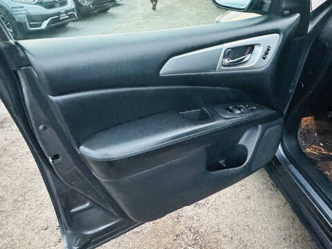 2017 Nissan Pathfinder SL