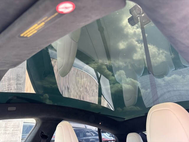 2022 Tesla Model S 8