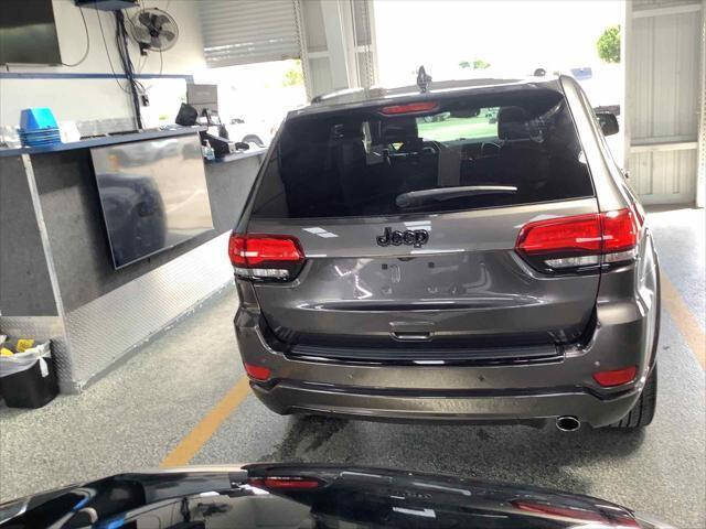 2017 Jeep Grand Cherokee SUV / Crossover - $22,999