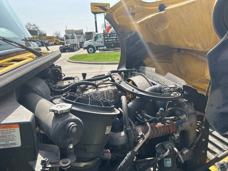 2019 Freightliner M2 106