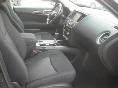 2017 Nissan Pathfinder SV