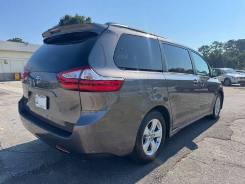 2018 Toyota Sienna LE 8-Passenger