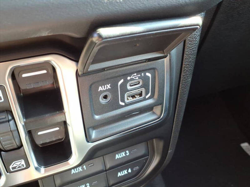 2025 Jeep Gladiator High Tide