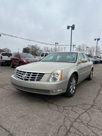 2009 Cadillac DTS for sale at R&R Car Company in Mount Clemens MI